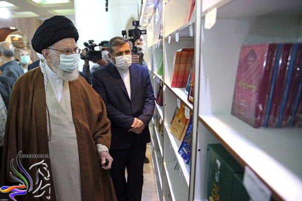 Leader of the Islamic Revolution Ayatollah Seyyed Ali Khamenei paid a visit to the 34th Tehran International Book Fair at the Grand Mosalla of Tehran on Sunday morning.